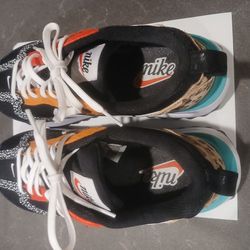 Niki Tennis Shoes Size 8 Limited Edition 