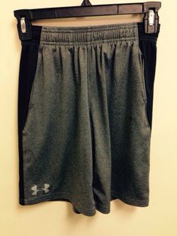 Boys Under Armour medium shorts