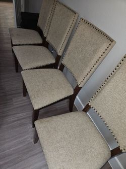 4 dining chairs ( rooms to go l