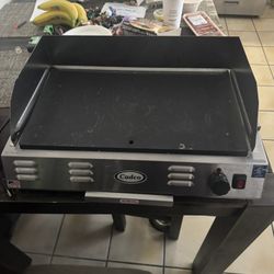 Cadco CG-10 21" x 12" Electric Countertop Griddle - 1,500W, 120V