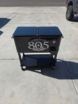 805 wheeled ice chest