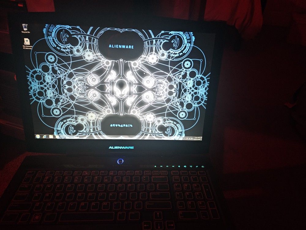 Alienwear M15x Gaming Laptop Vintage 225gb HD 8gb Ram