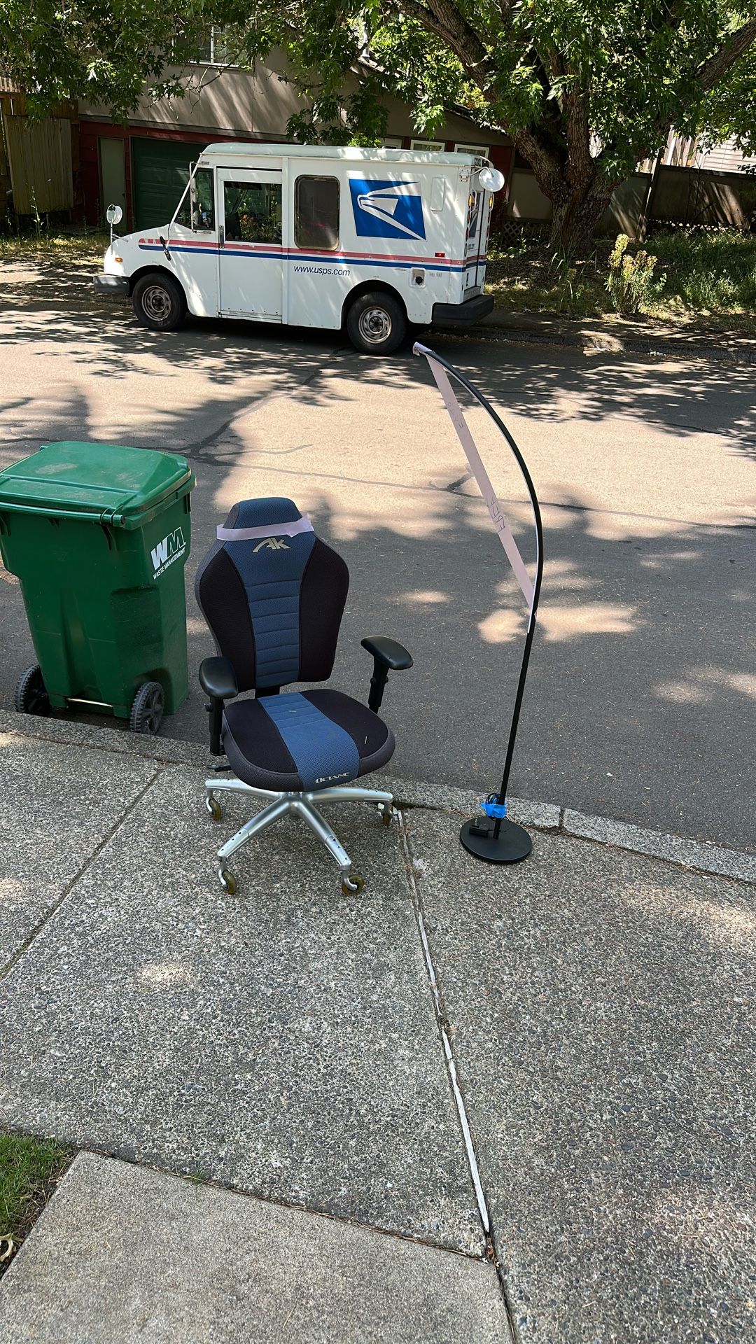 Free Rolling Chair And Lamp