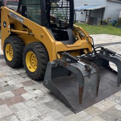315 John Deere Skid steer