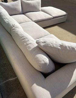 Cloud living Spaces sectional couch 🛻 delivery available🛻