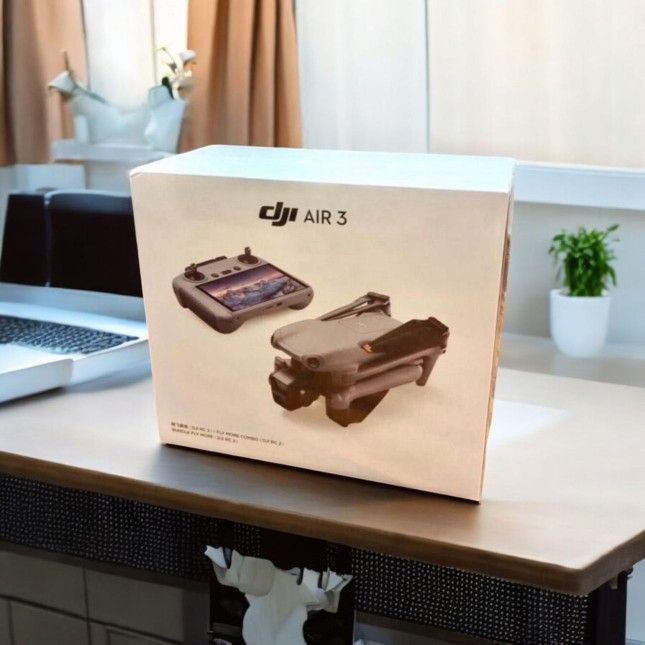 6546637 DJI Air 3 fly more combo drone and RC2 built in screen Floor Model