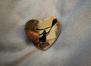 Mary Poppins Silhouette Gold Heart Pin