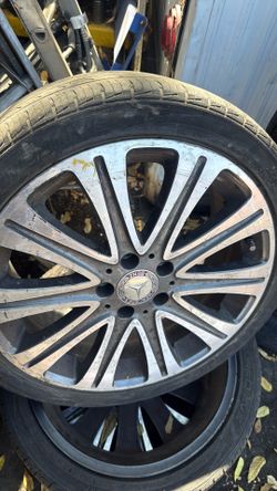18 inch Mercedes Benz wheel and tire