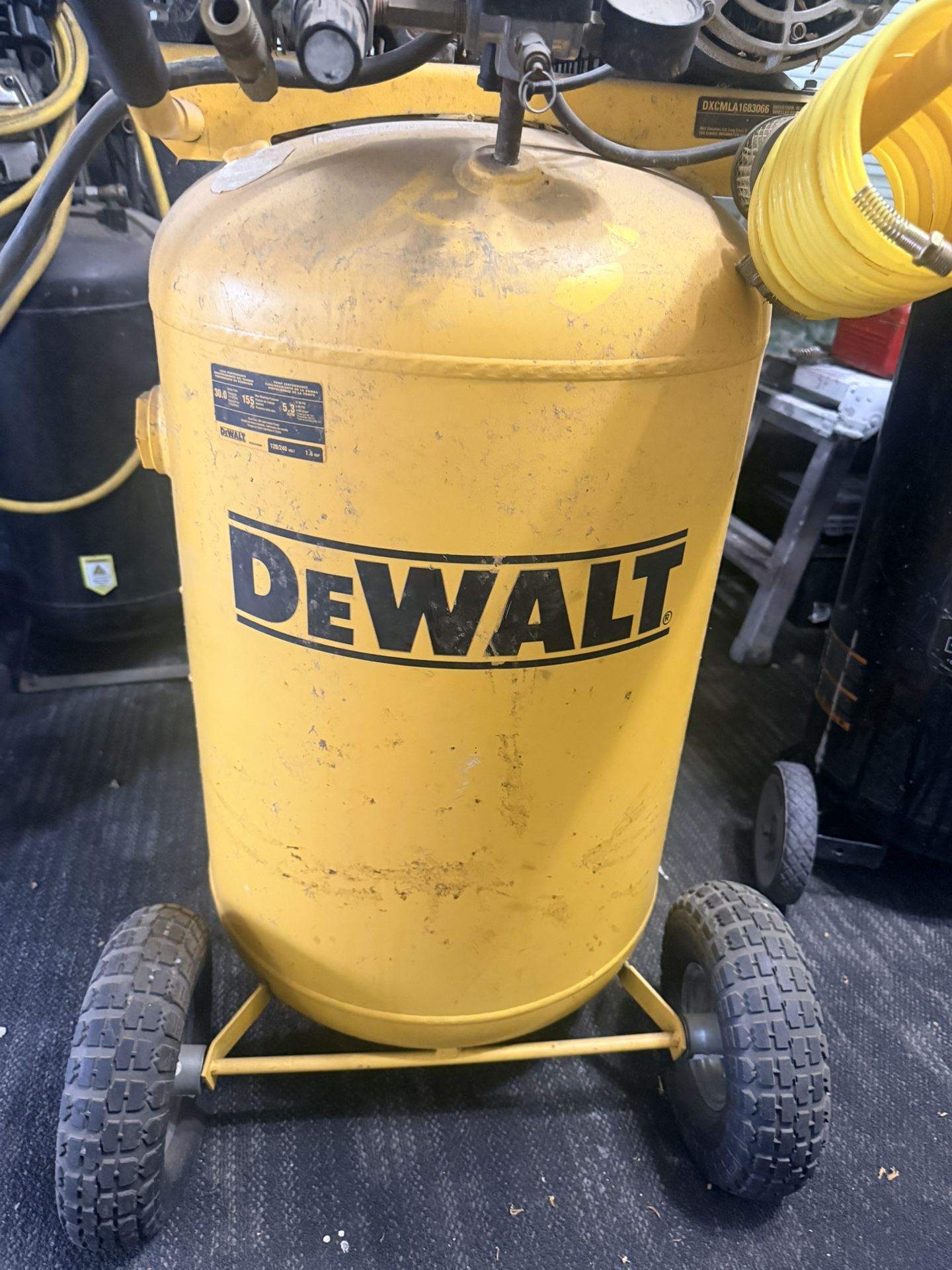 DEWALT Electric Compressor: Splash Lubricated/Synthetic Oil, 30 gal, Vertical, 1.6 hp, 120V AC