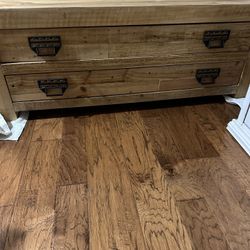 Cocktail Table With 2 Drawers