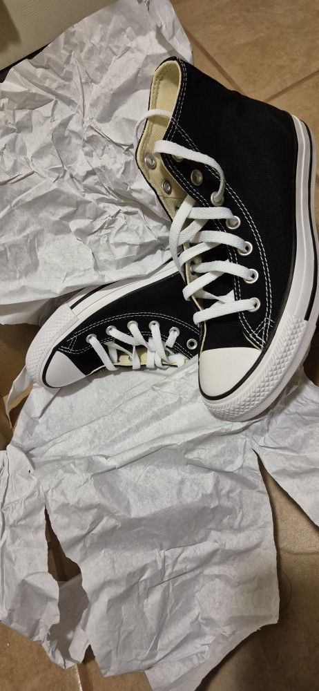 NEW Chuck Taylor Converse 