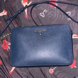 MICHAEL KORS CROSS OVER BAG 
