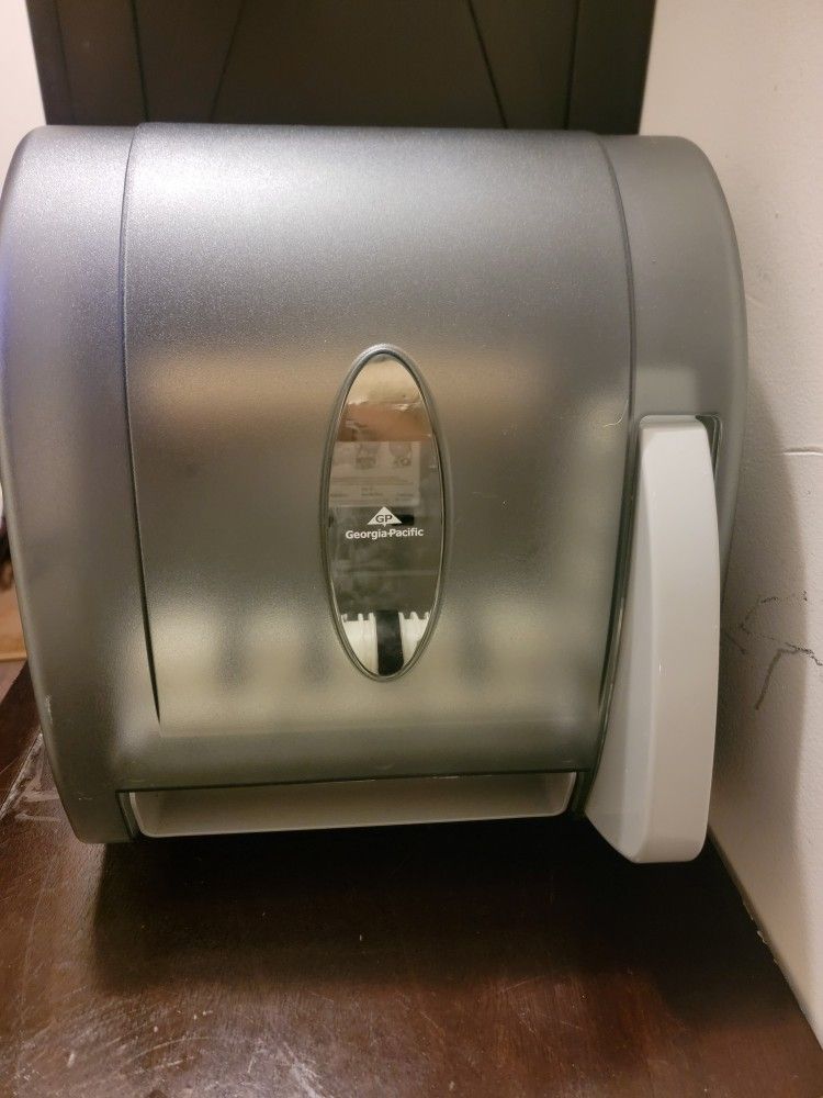 Georgia-Pacific Professional Hygienic Push-Paddle Roll Towel Dispenser (model 54338A)