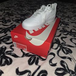 Nike White Court Borough Low