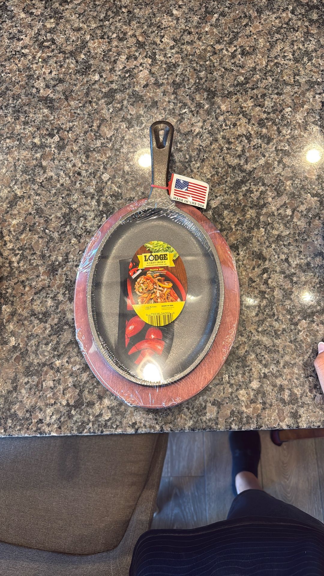 Lodge LFSR3 Cast Iron Fajita Set, Pre-Seasoned NEW