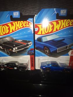 Hot Wheels Die-Cast Cars Set of 2