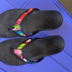 Vionic Black Floral Flip Flops