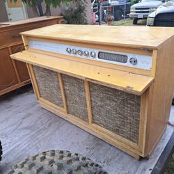 FREE. old Sears RoebuckFREE  Radio /Turn Table FREE