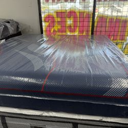 KING SIZE SEALY POSTUREPEDIC ELITE HYBRID MATTRESS & BOX SPRINGS BED SET