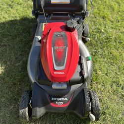 Lawnmower Honda HRN216 Gas Lawn Mower Self Propelled