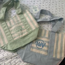 Trades Joe’s mini tote bags 🔥