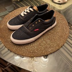 Women Shoes 👟 Levi’s Size 5