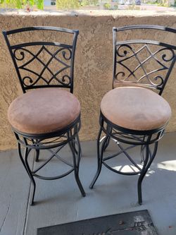 2 Bar stools