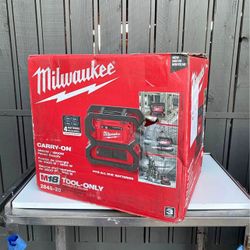 Milwaukee M18 18V Lithium-Ion Cordless 3600-Watt/1800-Watt Battery Powered Power Supply