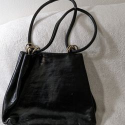 Beautiful Black Leather With Gold Rings And Feet Bucket Bag