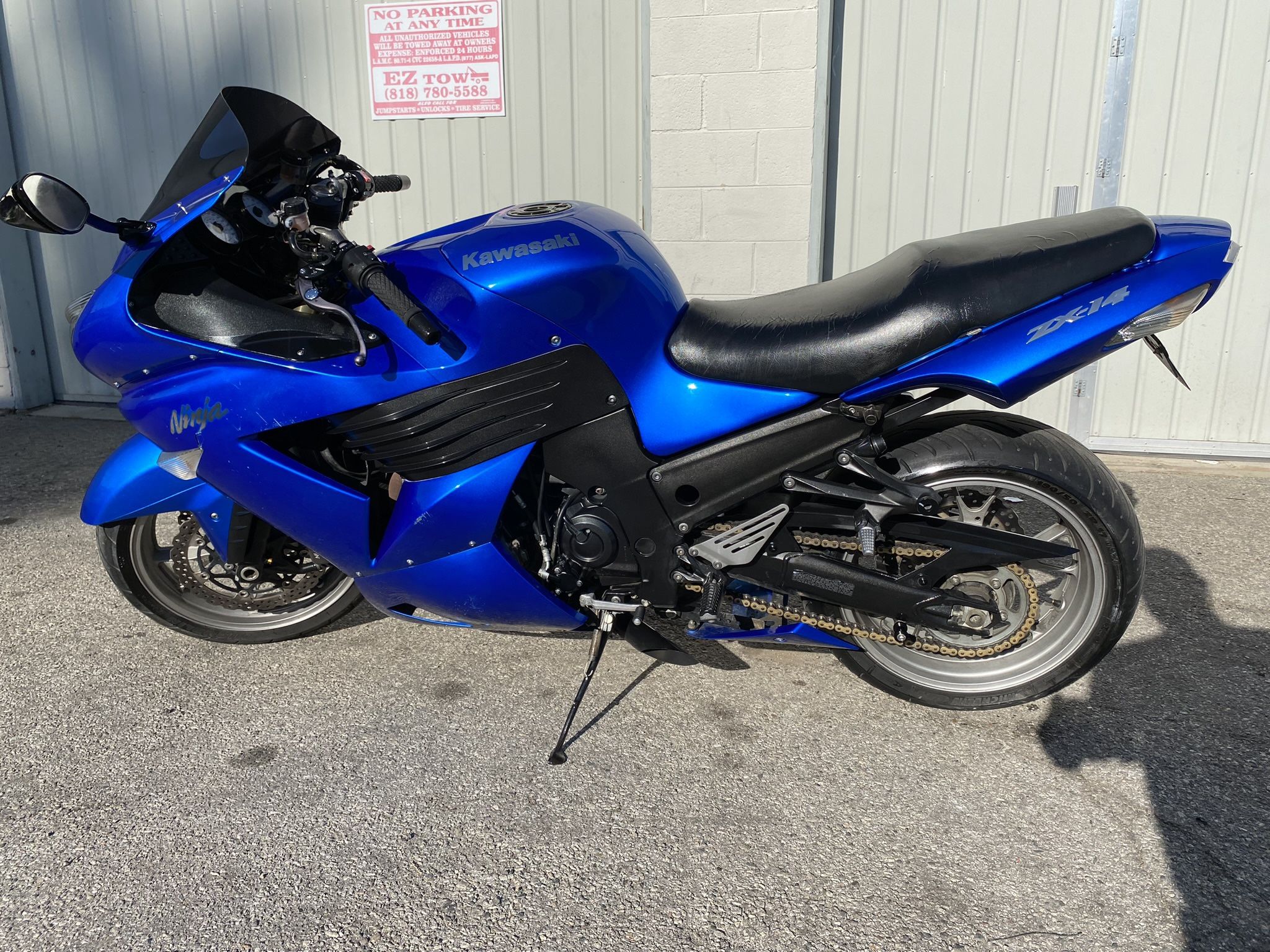 a 2007 KAWASAKI NINJA ZX14 R BUSA KILLER. FASTEST BIKE W