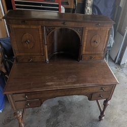Wooden Desk With Storage 