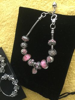 Love Jewelry 💝 Very pretty bracelet $25 / Large hoop-earrings $13 / Chrystal necklace with butterfly $20 🌿🌸🌿