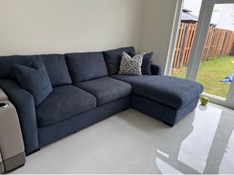 Sindy Crawford blue sofa and perfect recliner