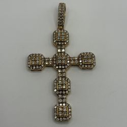 10K YELLOW GOLD PENDANT WITH DIAMONDS