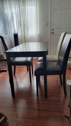 Small Dinning Room Table and Chairs