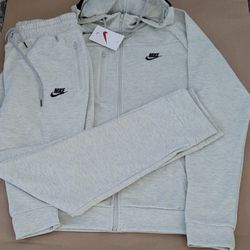 Nike Tech Fleece Sweatsuits