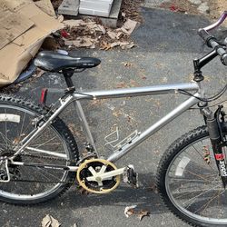 Huffy Alpine Mountain Bike 26-inch wheels need gone asap will negotiate