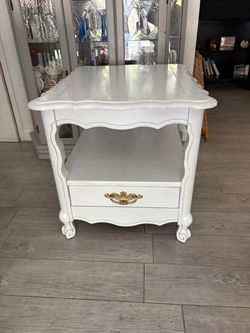 Nightstand only one in excellent condition