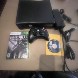 Xbox 360 Slim W Cables And Control 