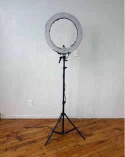 MOVING SALE - RING LIGHT