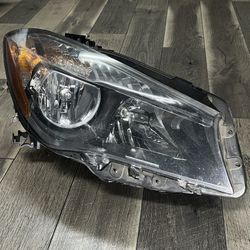 2014-2019 CLA250 C117 W117 X117 MERCEDES BENZ HALOGEN HEADLIGHT RIGHT SIDE
