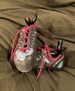 Sportiva Kids Climbing Shoes (turantulace)