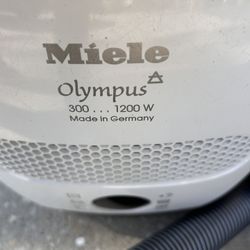 MIELE OLYMPUS WHITE CANISTER VAC WITH EXTRAS