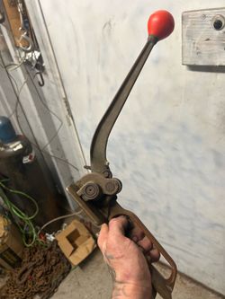 Metal band tool