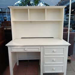 Pottery Barn Solid Pine Desk With Hutch 4 Drawer $185 OBO