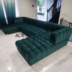 |Brand New  Double Chaise Sectional Velvet.
