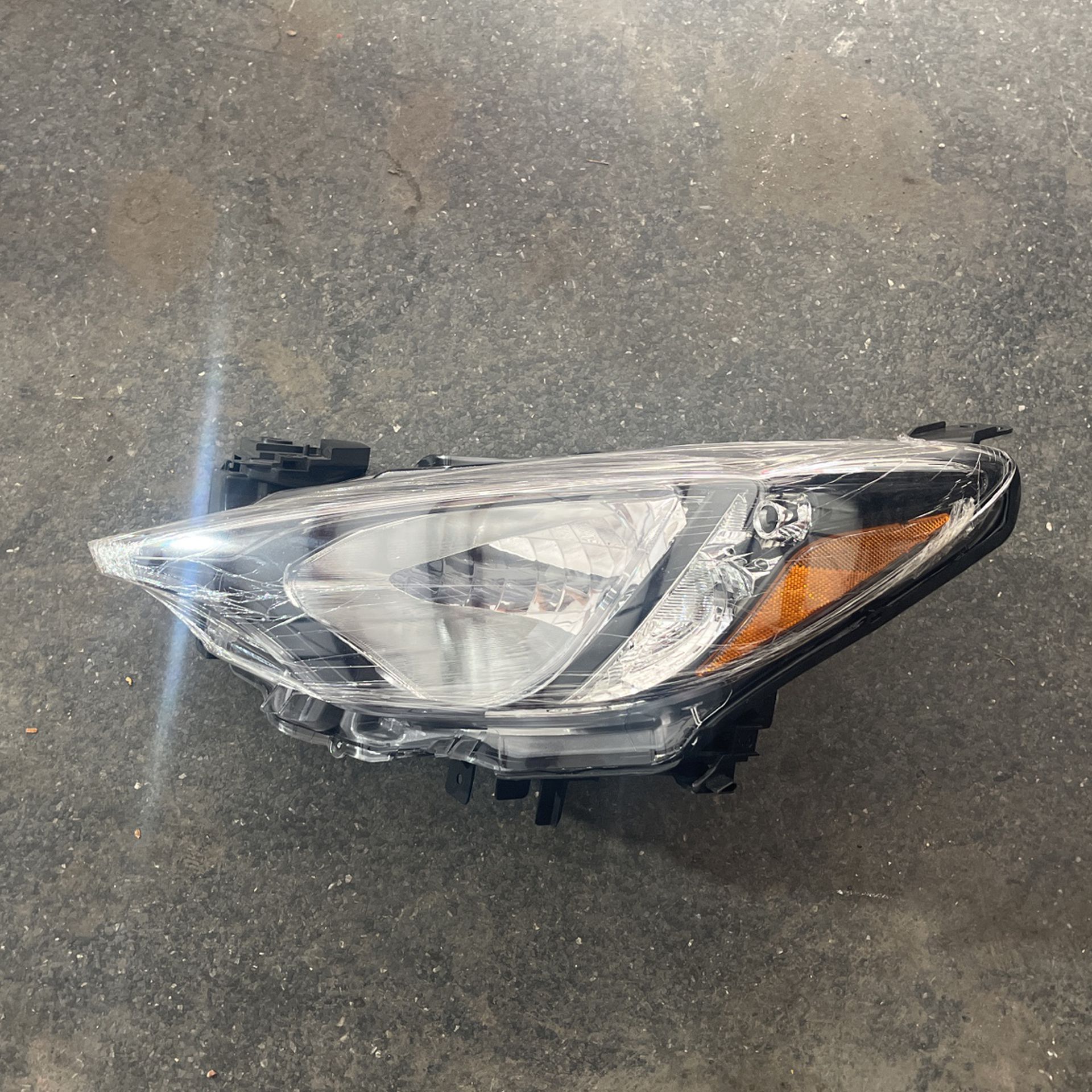 Left Headlight For 2016-2018 Toyota Yaris