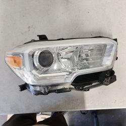 2016 To 2023 Toyota Tacoma Right Passenger Side Headlight 