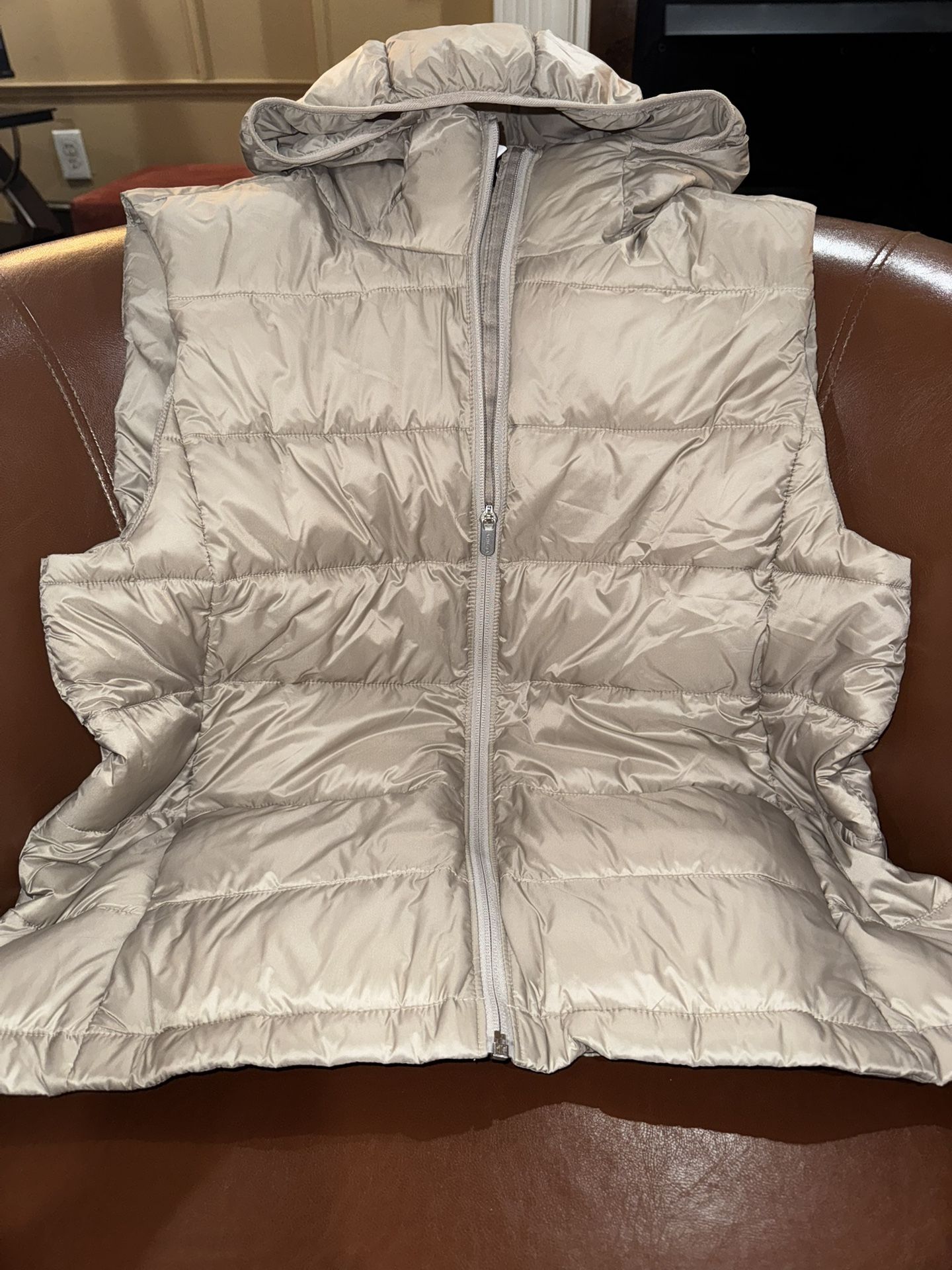 Athleta Aire Puffer Vest