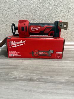 Milwaukee M18 Cut Out Tool 2627-20